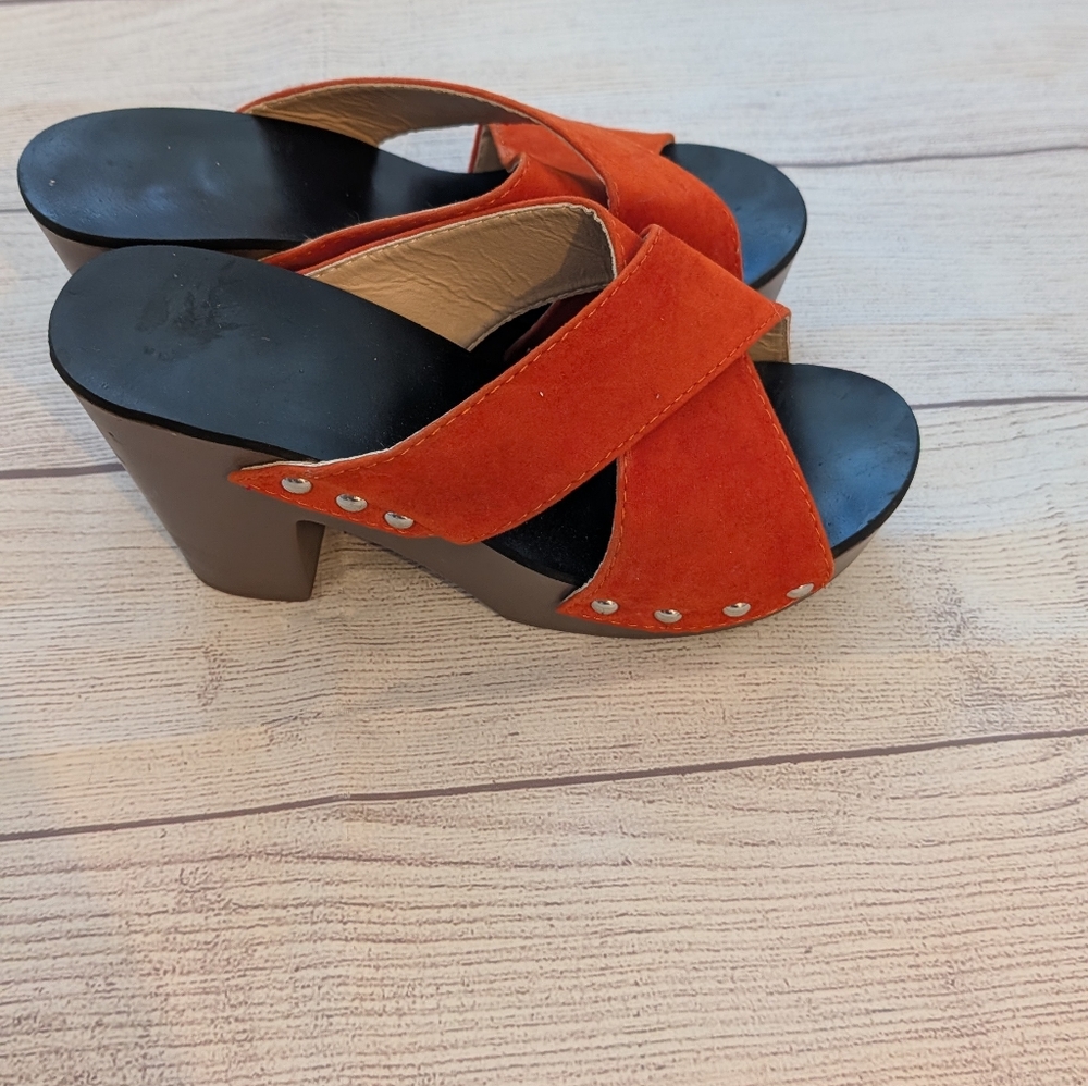 faux suede Womens orange platform sandals. Size 7. - Picture 3 of 12